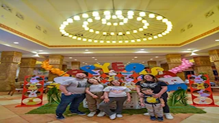 فسيخ ورنجة وبصل وبيض ملون.. بوفيه شم النسيم يجذب السياح بمنتجعات شرم الشيخ -صور