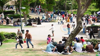 إقبال كثيف من المواطنين على حديقة الأزهر للاحتفال بشم النسيم - صور