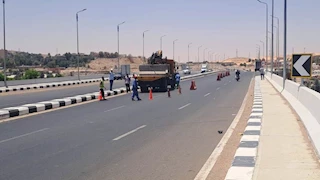 محافظ أسوان يتابع تركيب الفواصل الدائمة لكوبري بديل الخزان بعد شائعات "الشروخ" -صور