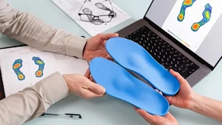 قد يمنع حالات خطيرة.. "حذاء" ذكي للوقاية من قروح القدم السكري