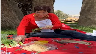 بـ"الفسيخ والبصل".. لبلبة "تفرش الملاية في الجنينة" وتحتفل بعيد شم النسيم (صور)