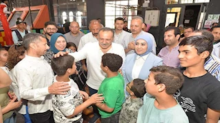 محافظ أسيوط "في الملاهي" يحتفل مع أطفال دور الرعاية بشم النسيم (صور)