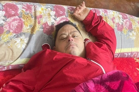 أمح الدولي بعد إجرائه عملية جراحية.. فما تفاصيل مرضه؟