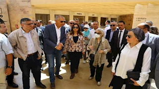 صور.. مستشارا الرئيس يتفقدان التشغيل التجريبي لتطوير المنطقة الأثرية بالأهرامات