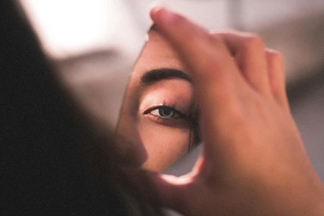 علامات الكبد المريض- 6 أعراض تظهر في العين