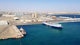 تداول 16 ألف طن بضائع و900 شاحنة بموانئ البحر الأحمر