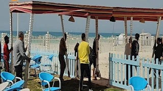 إزالة كافتيريا مخالفة على شاطئ النخيل في الإسكندرية- صور