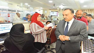 بالصور - محافظ أسيوط يتفقد المراكز التكنولوجية لمتابعة طلبات التصالح في مخالفات البناء