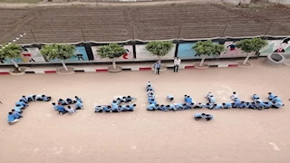 احتفالًا بذكرى التحرير.. تلاميذ مدرسة بالبحيرة يشكلون بأجسادهم "سيناء 25"