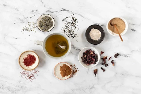 لعشاق الشاي الأخضر- 5 توابل تجعله علاجًا فعالًا للصداع