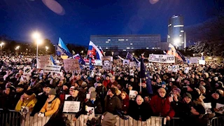 متظاهرون في سلوفاكيا ينددون بتشريع مثير للجدل خاص بالمنظمات غير الحكومية