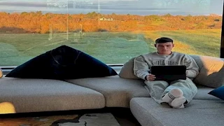  نجم مانشستر يونايتد في علاقة عاطفية مع حبيبة زميله السابق.. ما القصة؟