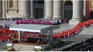 بدء مراسم جنازة البابا فرنسيس في ساحة القديس بطرس