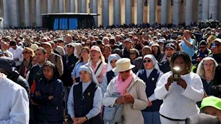 لماذا لا توجد ترانيم في جنازة البابا فرنسيس؟