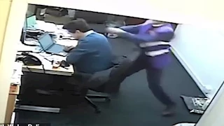 "بيحبوا نفس الزميلة".. مدير مدرسة يضرب نائبه بمفتاح إنجليزي بسبب الغيرة (فيديو)