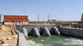 وزير الري يتفقد الترع ومحطات المياه بالسويس ويوجه بإزالة المخالفات