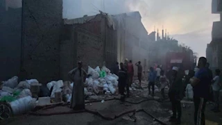 المكان بقى كوم تراب والخسائر بالملايين.. لقطات جديدة في حريق مصنع كرتون بأكتوبر