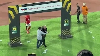 "من منحه الهدايا إلى إلقاء الزجاجات".. كيف تغيرت العلاقة بين كولر وجماهير الأهلي؟