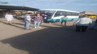 الدفع بـ110 سيارات و9 أتوبيسات لحل مشكلة تكدس الركاب ببلطيم في كفر الشيخ - صور 