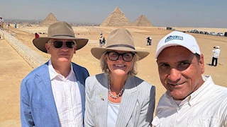 الحاكم العام لكومنولث استراليا تزور المتحف المصري الكبير ومنطقة أهرامات الجيزة- صور