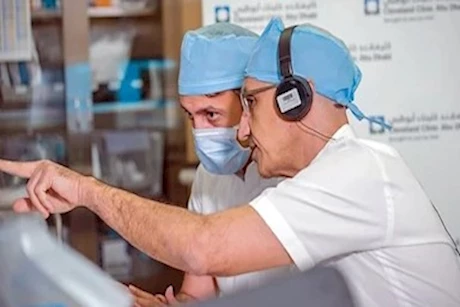 جراح أمريكي لـ"الكونسلتو": نستطيع التنبؤ بالسرطان ومكافحته قبل ظهوره خلال 10 سنوات  