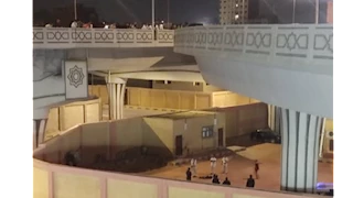 مشهد مروع أعلى كوبري عرابي.. جثة طائرة ومصاب حالته حرجة