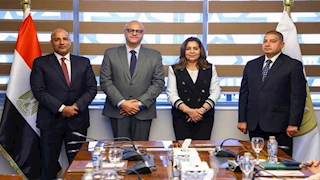 وزيرة التنمية المحلية ومحافظ القليوبية يشهدان توقيع عقد مشروع الـ30 مليون بيضة
