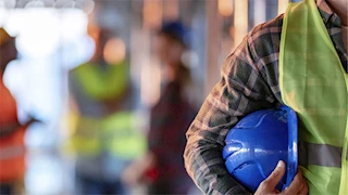 ذكرى ضحايا الحوادث.. أبرز المعلومات عن يوم السلامة العالمي في العمل