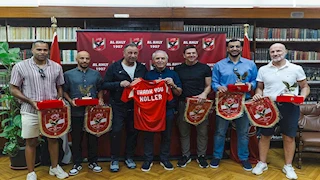 "في لقاء ودي".. الأهلي يكرم كولر ومعاونيه داخل مقر النادي