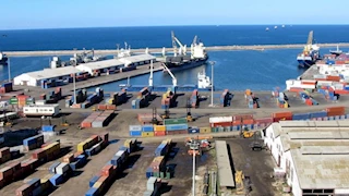 ضبط سلع تروج للشذوذ والانحراف بميناء وهران غربي الجزائر