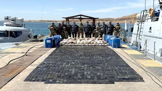 صور.. إحباط محاولة تهريب كميات من المواد المخدرة عبر سواحل البحر الأحمر