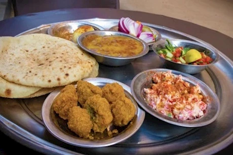 الفول والطعمية- ماذا يحدث لمعدتك عند الإفطار عليهما؟