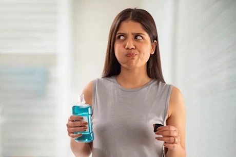 تقلل فعاليته- 5 أخطاء تجنبها عند استخدام غسول الفم