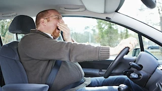 كيف يمكن أن تتسبب "لحية السائق" في تعطل نظام أمان مهم بالسيارة؟