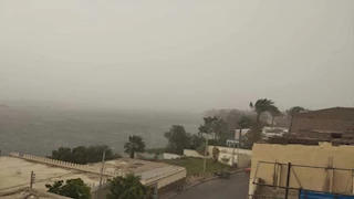 العاصفة الترابية تصل إلى الأقصر والمحافظة تحذر المواطنين- فيديو وصور 