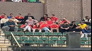 5 صور لحضور عائلة جراديشار مهاجم الأهلي مباراة الفريق أمام بتروجيت 