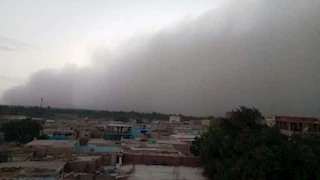 محافظ أسوان يتابع انتظام المرافق العامة بعد وصول العاصفة الترابية - صور