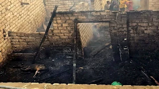 نفوق 10 رؤوس ماشية في حريق امتد لأربعة منازل بالمنيا (صور)