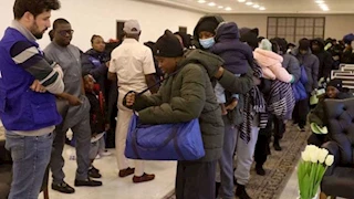 السلطات الليبية تعلق عمل 10 منظمات إغاثة دولية