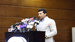 وزير الرياضة يدعم الإسماعيلي بالموافقة على مشروعات وقرض للغرامات