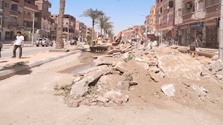 محافظ الإسماعيلية يتابع مشروعات تطوير الطرق 