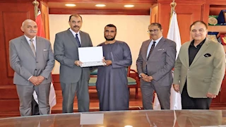 محافظ سوهاج يكرم 11 شخصًا أنقذوا حياة مواطن علق بالجبل الغربي -صور