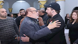 أبرزهم أحمد زاهر ورياض الخولي.. نجوم الفن يقدمون واجب العزاء في زوجة نضال الشافعي (صور)