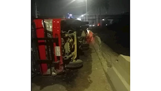 انقلاب سيارة إطفاء على طريق "أسيوط - سوهاج" الزراعي