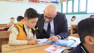 ناقش واجبات الطلاب وتبادل معهم المزاح.. تفاصيل جولة وزير التعليم في مدارس كفر الشيخ -صور
