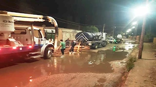 محافظ أسوان يشكل لجنة فنية لدراسة أسباب طفح الصرف الصحي المتكرر بالكرور