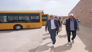 قبل بدء التشغيل التجريبي لمشروع تطوير أهرامات الجيزة.. وزير السياحة يتفقد المنطقة الأثرية  