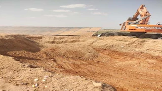 انتشال جثة شاب انهار عليه بئر خلال حفره بشمال قنا