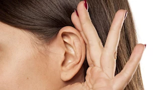 دراسة تكشف مفاجأة: النساء يسمعن أكثر من الرجال