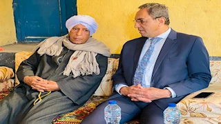 محافظ قنا يُقدِّم واجب العزاء لأسرة النقيب محمود عبدالصبور -صور